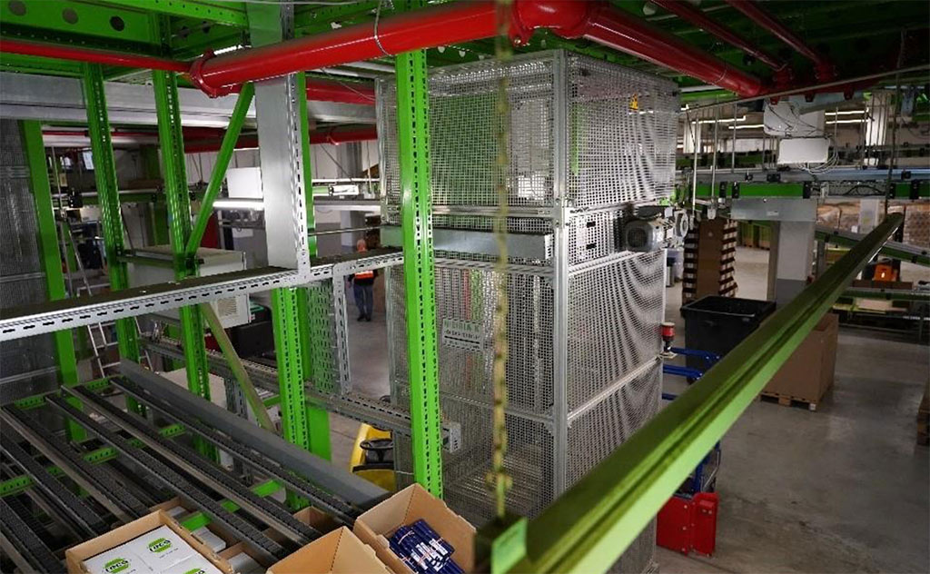 NERAK Foerdertechnik-für die Spitzenlogistik Reca Norm Bild S-Förderer von oben