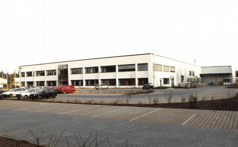 NERAK-Historie-1997-Ein-Zuhause-aus-eigener-Kraft-NERAK-Neubau