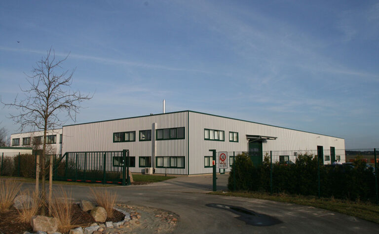 NERAK-Historie-2000-neue-Raeume-Gummiblockkette